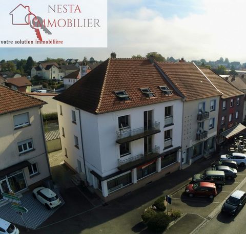 Magnificent investment opportunity in Puttelange-Aux-Lacs! We present to you an exceptional building located in the heart of the charming municipality of Puttelange-Aux-Lacs, offering a perfect combination of spacious housing and a commercial unit on...