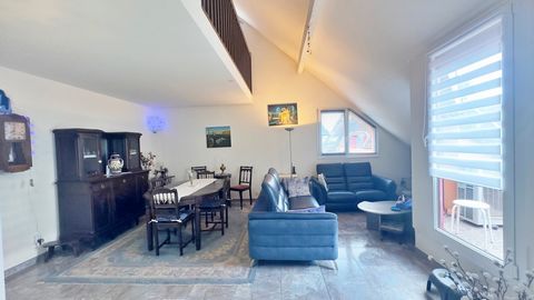 In the town of Gaillard, a stone's throw from the customs office of Moillesulaz, discover this duplex apartment of 93m2 not overlooked for sale benefiting from the view of Mont-Blanc and the Salève. The apartment is composed on the ground floor of a ...