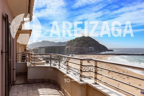 Areizaga Real Estate exclusive property. In the Zurriola beach area, I am selling a penthouse with beautiful views of the sea and 2 wonderful terraces (the main one to the North to the sea, the second; to the South to Pª de Colón). The area has good ...