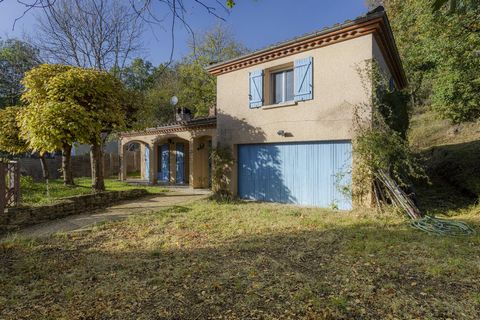 This charming house from the 1980s, completely renovated in 2008, offers a living space of 85m² with the possibility of converting another 29m². It is nestled on a plot of 4016m² partially wooded. On the ground floor, you will discover bright living ...