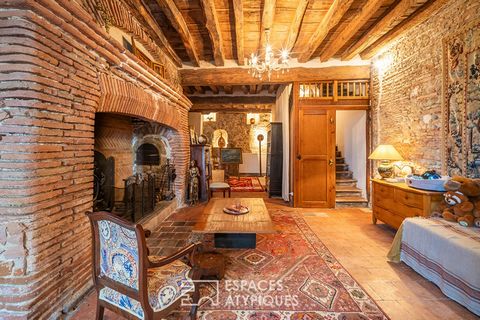 It is in the heart of the village, in the tranquility and charm of its environment, that this house welcomes you. Stoic, you won't be able to stay that way when you enter this house. With its half-timbered inspiration, its generous volumes, its noble...