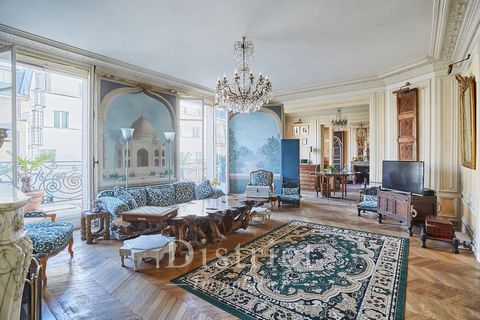 Sole Agent. This sumptuous 309 sqm apartment is on the 5th floor of a prestigious freestone building with a caretaker and a lift in a prime location between Parc Monceau and Avenue Hoche. An elegant entrance hall leads to a 65 sqm triple living/recep...