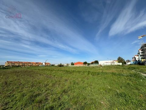 Fabulous plot of land for sale for the construction of apartments in a residential area in the centre of Alcochete, Setúbal. Allotment approved through the Detailed Plan of Quinta dos Barris in Alcochete. Centrally located, this project will be a suc...