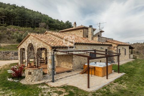 PROPERTY DESCRIPTION Immersed in the greenery of the Umbrian countryside, a short distance from Todi and a few kilometers from the medieval village of Montecchio, we offer for sale this enchanting stone farmhouse, which overlooks endless expanses of ...