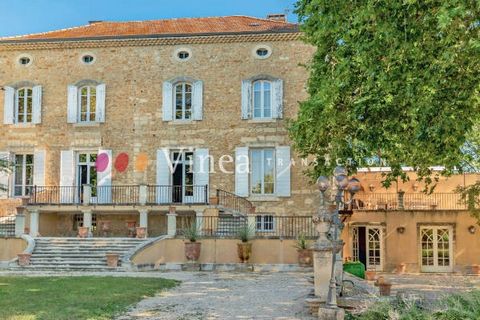 This magnificent 19th century Provençal bastide-style house is located in a town steeped in history. In the heart of the Côtes du Rhône, it is close to the city center and its shops. The property enjoys a breathtaking view of the Dentelles de Montmir...