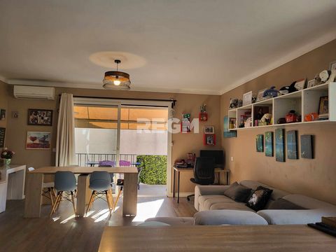 PUGET-SUR-ARGENS - Come and discover this bright apartment of 93 m2 very well located, it consists of an entrance hall which leads to a living/dining room with furnished and equipped American kitchen of 32 m2. The living space opens onto the 12 m2 te...