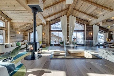 Silverstone Lodge ligger vid foten av sluttningarna av Val d'Isère, och upptäck Silverstone Lodge, en bostad med 7 överdådiga lägenheter med inredning av hög kvalitet. Den eleganta träarkitekturen är inspirerad av traditionen från de savojanska stugo...