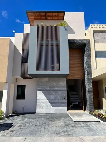 !!️️Belle et spacieuse maison à vendre avec des finitions de luxe et des panneaux solaires dans l’un des quartiers résidentiels avec les plus-values les plus élevées à Cancun ! !️️ Le Residencial Arbolada est situé sur l’avenue Huayacan et se trouve ...