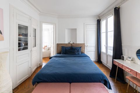 Enjoy this large, typically Parisian apartment (moldings, fireplace, original parquet flooring) with high ceilings (4.5m throughout). Each room (bedroom, study, living room, kitchen, bathroom) benefits from a balcony and a 2-meter-high double window....
