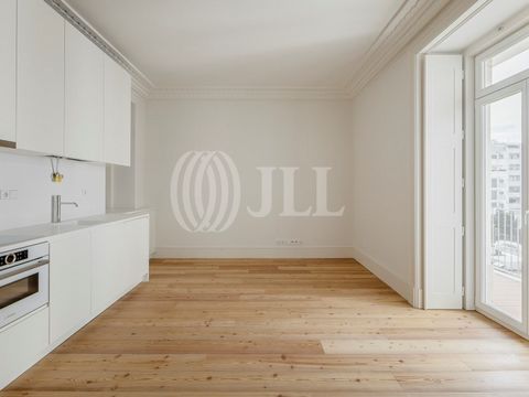 Brand new 1-bedroom apartment with 56 sqm of gross private area and a parking space in the República 55 building, located in Avenidas Novas, Lisbon. The apartment features an equipped kitchen, wooden floors, and air conditioning. The República 55 bui...