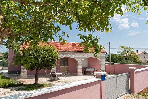 The house is located in the quiet area near the sea (1.5 km). This beautiful new villa has its own pool and is suitable for a relaxing Uralub for couples or small family with children. Free WiFi, satellite TV, table football, a terrace with a barbecu...