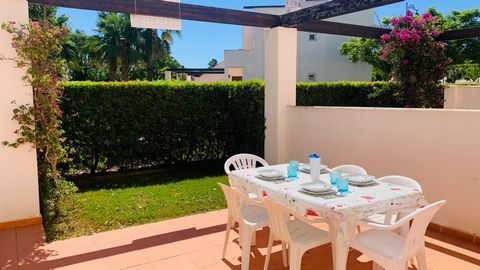 Dit prachtige appartement is gelegen in het populaire gebied van Alhama de Murcia, in het bijzonder in de prestigieuze omheinde community van Condado de Alhama Resort gelegen in Jardin 13, op 5 minuten loopafstand van het Al Kazar comerical centrum e...