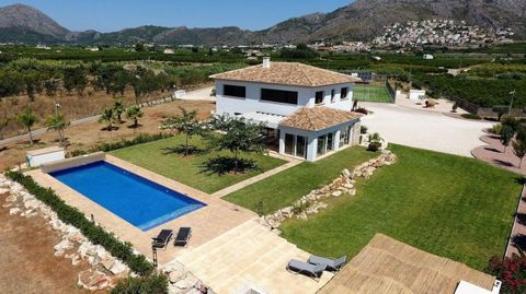 A rare opportunity: This exceptionally high-quality villa was completed only recently and can be moved into at short notice. Particularly noteworthy is the unique location and the large plot of 10`396.73 m². Surrounded by orange plantations, you will...