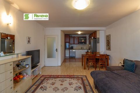 Exclusively from Yavlena! I present to you a wonderful property located in the neighborhood 'Pavlovo'. The apartment is in a brick building from 2006 with very well maintained common areas and chip access. Close to public transport stops, school, kin...