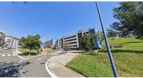 Have you thought about where you are going to charge your future electric car? Parking spaces for sale in a new building built in 2012. Surface right for 75 years. Garages from 6000€ (floor -2) to 6500€ (floor -1). Places are available at Iturmendi p...