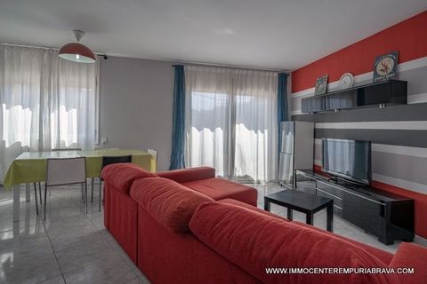 This spacious and bright apartment will seduce you with the services it can offer you. It consists of a living room/living room, an enclosed kitchen, three bedrooms, a bathroom and a separate toilet. Features: - Terrace