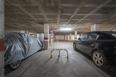 Plaza de aparcamiento subterráneo vigilada de 11 m2
