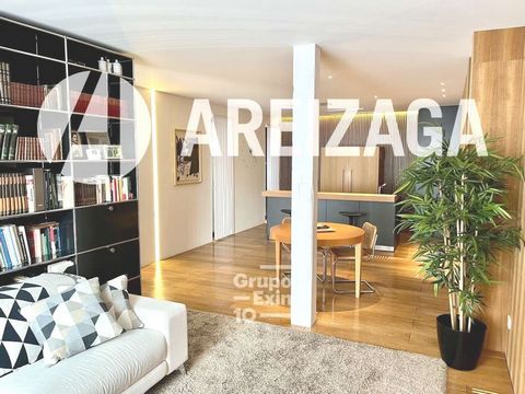 Areizaga Real Estate exclusive property. Splendid home in the heart of San Sebastián, completely renovated by one of the best decorators in the city. Location : Calle Prim, next to Plaza de Bilbao, Buen Pastor Cathedral, 10 minutes from La Concha bea...