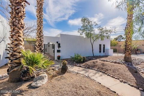 Welcome to this Beautiful home that recently underwent impeccable renovations & upgrades throughout the 3088 sqft single story Territorial / Modern home. You'll appreciate your home being nestled in the Prestigious & Historical Blenman-Elm Neighborho...