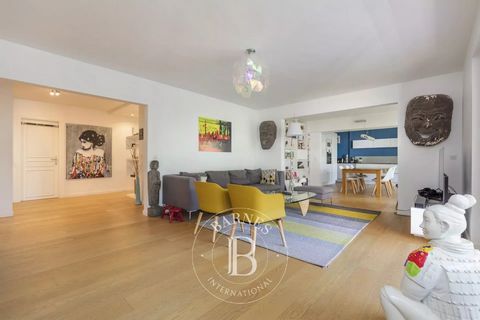 In the immediate vicinity of Place Royale in St Germain en Laye, this stunning, bright and quiet apartment in perfect condition, fully renovated in 2018 situated on the 4th floor of a high-end residence with a lift and a caretaker. appartment offers ...