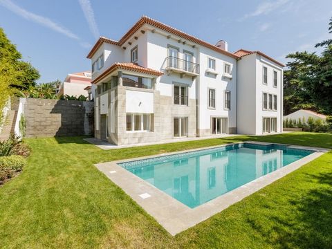 6-bedroom villa, 833 sqm (construction gross area), swimming pool and garden, set in a 1,000 sqm plot of land, in the Restelo area, in Lisbon. On the entrance floor: a living room with fireplace, a dining room with access to a 126 sqm terrace, a full...