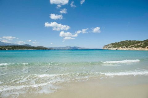 Ce terrain est situé dans la magnifique région de Vathi, à 5km de la ville d'Agios Nikolaos. Les plages de la mer et belle de sable sont à moins d'1km à partir d'ici. Sur cette terre de 5.000m2, il est possible de construire jusqu'à 220m2 (plus sous-...