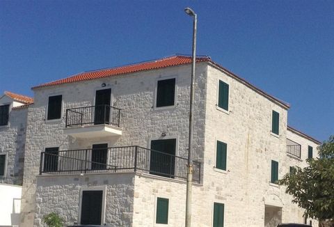 Perfectly renovated seafront traditional stone palazzo on Brac island. Wonderful sea views! Finest materials of finishing! Total surface is 450 m2, land plot is 600 m2. Building is divided into six apartments, each with two bedrooms, bathroom, salon ...