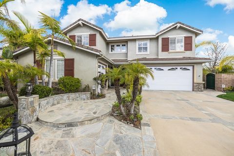 Situated on one of the BEST cul-de-sac lots in The Cantara development is this fantastic 3,412 sq. ft. pool home featuring 4 bedrooms, downstairs office/guest suite, and 5 baths all beautifully presented in an open and airy floorplan. As you step thr...