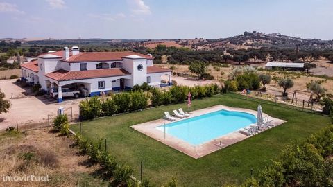 The property covers almost 6 hectares and is accessed via the road leading to the reservoir, approximately 200m from the main road connecting Estremoz to Reguengoz de Monsaraz. The structure of the house, renovated in 2015, is impressive, with its 2 ...