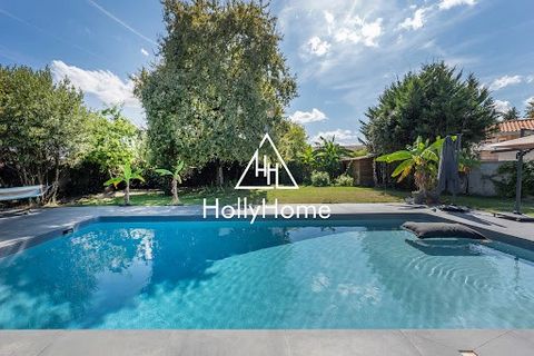 HollyHome has the honor to present to you this superb high-end renovation in Eysines of 245 m2 with a magnificent swimming pool in the middle of a wooded park on a plot of 2000 m2. This family home offers a place to live which benefits from an ideal ...