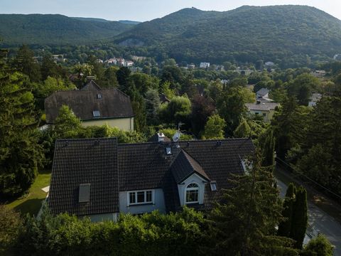 Experience the perfect combination of modern design and nature-loving living in our exclusive villa in Hinterbrühl. Set on a 1,000 m² plot, this property offers tranquility and elegance in one of the most sought-after locations. Property description:...