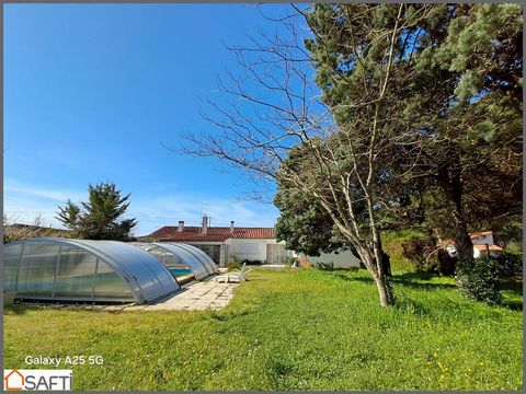 Delphine Canteteau for the SAFTI real estate network offers you this large house with numerous outbuildings located in Aiguillon la Presqu'île near the beach and center. The first house with an area of ??approximately 180 m2 on a plot of 2000 m2 invi...