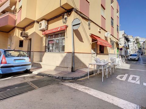 This commercial premises is located in the center of Arroyo de la Miel, in a residential area very close to Tivoli. Currently enabled as a Cafe-Bar, it consists of a living room, bar area, kitchen and services of about 60m2, with facades of 9 and 7 m...