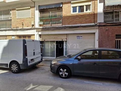Great investment opportunity! Spacious commercial premises for sale in the beautiful town of Sant Joan. This local has 80 square meters and also has a patio of 17 meters, which can be used for various activities. The highlight of this local is that t...