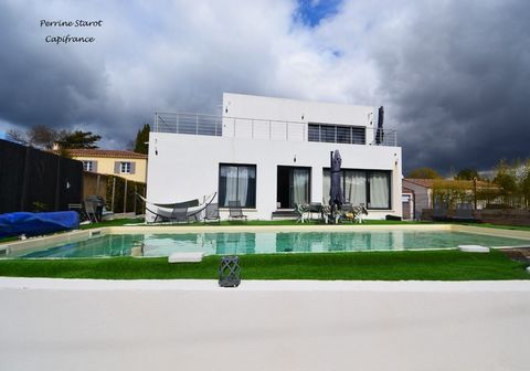 Dpt Bouches du Rhône (13), à vendre EYGUIERES maison P7 de 171 m² - Terrain de 880 m²