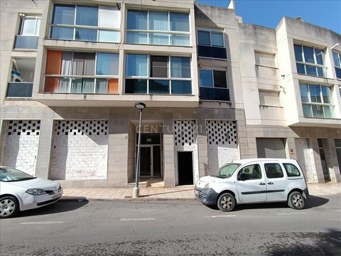 Great investment opportunity in Callosa d'En Sarrià! We present an extraordinary real estate opportunity in the heart of Callosa d'En Sarrià, a strategic location with direct access to Cv755 and in the city center. We are offering a spacious commerci...