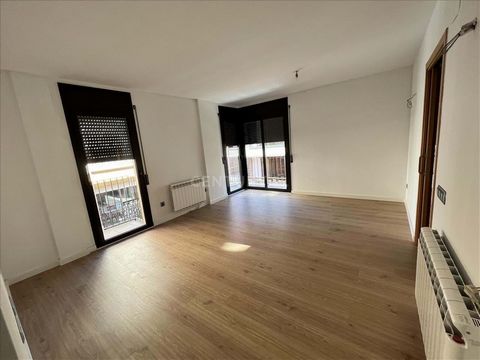 Excelente oportunidad de adquirir en propiedad este piso residencial con una superficie de 103,38m², situado en el núcleo urbano de Breda, municipio de Cataluña. Muy bien distribuido, luminoso y muy próximo a paradas de autobuses, restaurantes y supe...