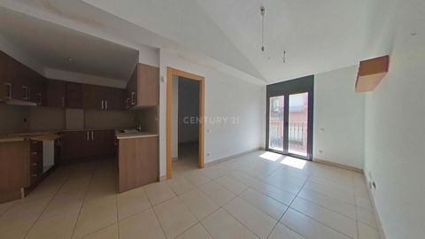 Do you want to buy a 3-bedroom apartment for sale in Prats de Lluçanès? Excellent opportunity to acquire this residential apartment with an area of 87m² well distributed 2 floors that have a living-dining room with kitchenette, 3 bedrooms and 2 bathr...