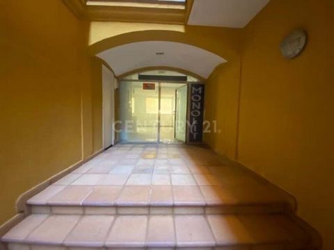 Commercial premises with entrance from inside the communal patio, located just 2 blocks from the beach in the center of Lloret de Mar, in Carrer de la Vila. With a total of 67 m², it has air conditioning and a toilet. Do you need more info? Contact u...