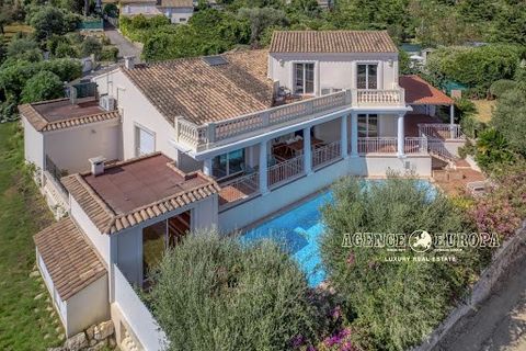 Ideally positioned at the end of a dead end, in a particularly unspoiled environment, while being at walking distance of the port of Golfe-Juan and amenities, pleasant villa in good condition of more than 200sqm facing full south which enjoys a lovel...