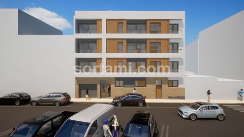 With a central location in the picturesque city Faro, you´ll find this apartment under construction, which is expected to be completed in December 2024. This development promise to combine comfort with convenience, providing an unique residential exp...