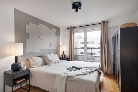 Splendid renovated and furnished flat located on Rue Letellier, in the Motte-Picquet-Grenelle district, in the 15th Arrondissement. It is located on the 5th floor, close to Motte-Picquet-Grenelle and Avenue Émile Zola stations. Nearby attractions inc...