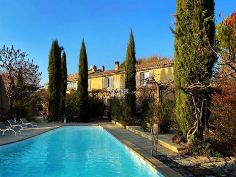 Provence Home, the Luberon real estate agency, is offering for sale, a renovated farmhouse on an enclosed 1,459sqm plot with direct southern exposure PROPERTY SURROUNDINGS Renovated historic farmhouse on an enclosed 1,459sqm plot with direct southern...