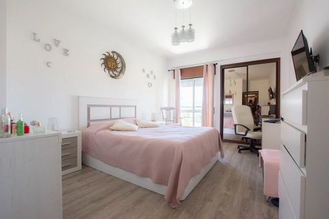 This T2 has 105 m² gross area, 90 m² useful, is an apartment full of natural light, the 2 bedrooms have built-in closets and balconies, the living room has a balcony and fireplace with stove. The floor of the whole house is mosaic except the rooms th...