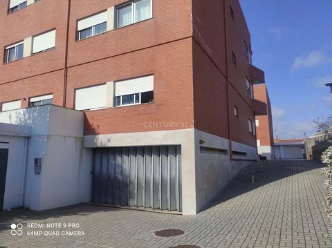 Closed and covered garage for 1 car in Vila do Conde, 1km from the A28, 1km from the beach, 250 meters from the José Régio and E/B 2/3 Frei João schools. Close to services and other shops. Vila do Conde is a Portuguese city in the district of Porto w...