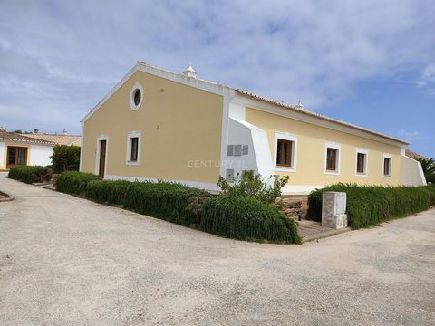 Country Houses are part of the Porto Dona Maria Village. They are a set of 12 single storey townhouses, next to the Golf Academy. They consist of a living room with fireplace and mezzanine, central heating, equipped kitchen, two bedrooms + one, two b...