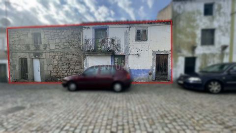 3 stone houses, for complete restoration, located in the center of the village of Escalos de Baixo, with a gross construction area of 256m2 and a building footprint of 127m2. It also has a backyard at the back of the houses. Location 12 km from the c...