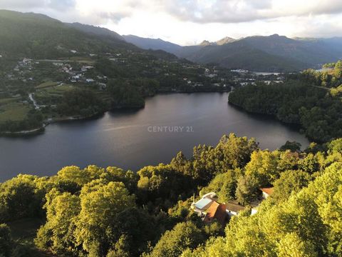 Enjoy the unique opportunity to purchase a land measuring 2,240m², located in Caniçada in a privileged location, surrounded by the magnificence of nature and with views of the river. Furthermore, the perfect sun exposure ensures that you enjoy long s...