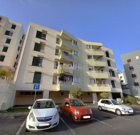 Three bedroom apartment located on the top floor (3rd floor) of the Figueirinhas Housing Complex. It is composed of: - Living room with access to a balcony. - Kitchen and laundry. - Three bedrooms, one of which is a suite. - Two bathrooms. - A storag...