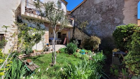 Pretty village with all shops and commercial center, 10 minutes from Beziers, 10 minutes from the Orb river, 15 minutes from the Canal du Midi and 25 minutes from the coast. A property steeped in history, this former presbytery has been renovated (20...